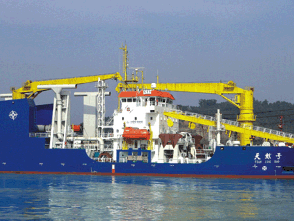 “天鲸号”挖泥船 整船涂装