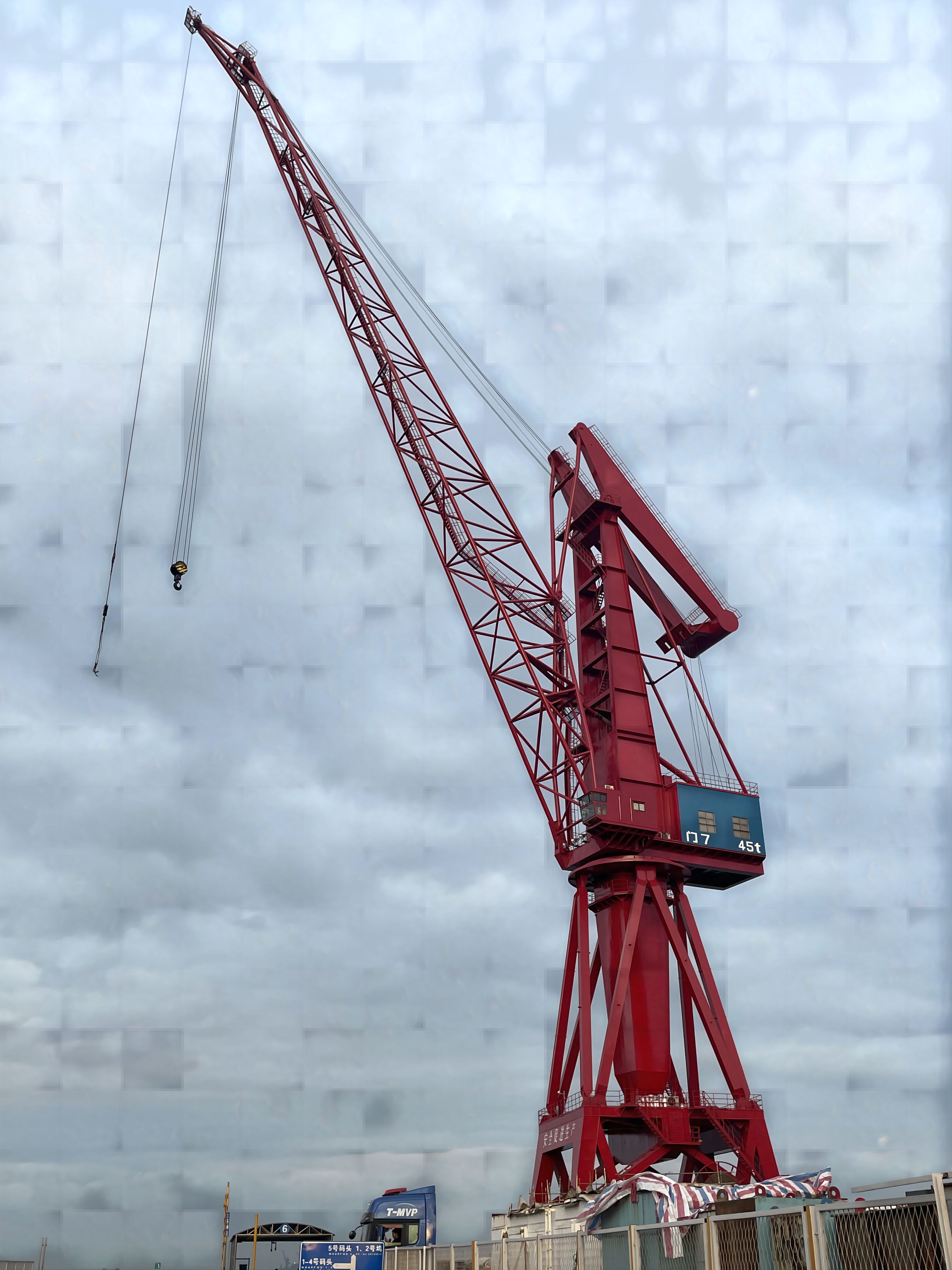 文冲船厂码头吊机翻新